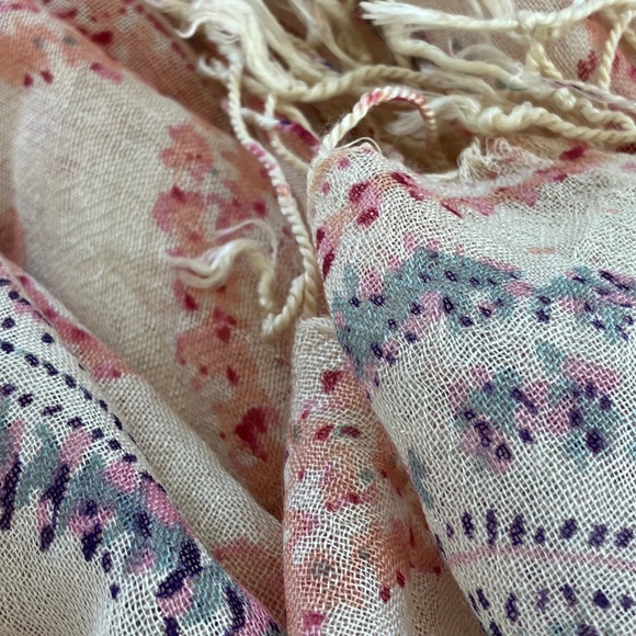 Lucky Brand Scarf/Shawl  Pinks/Off-white/ Blue-grey - Large - Picture 3 of 4